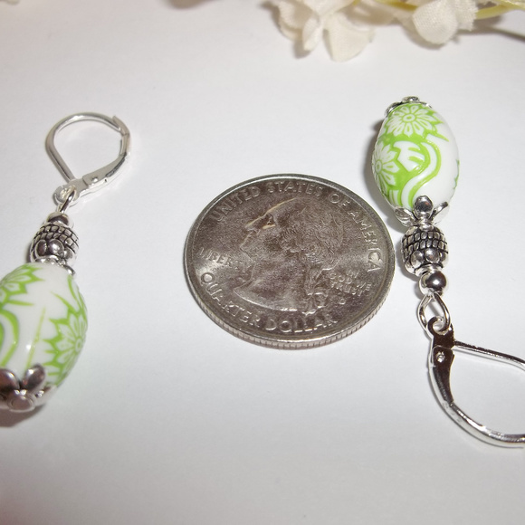 Lime Green & White Flower Earrings Beaded Set 3703 - Picture 5 of 5